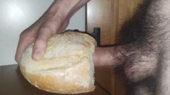Francesco Spinozzi: Masturbace s čerstvým bochníkem chleba