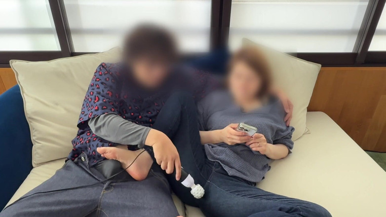 LuuLee0804: 已婚女人在沙发上被震动器折磨