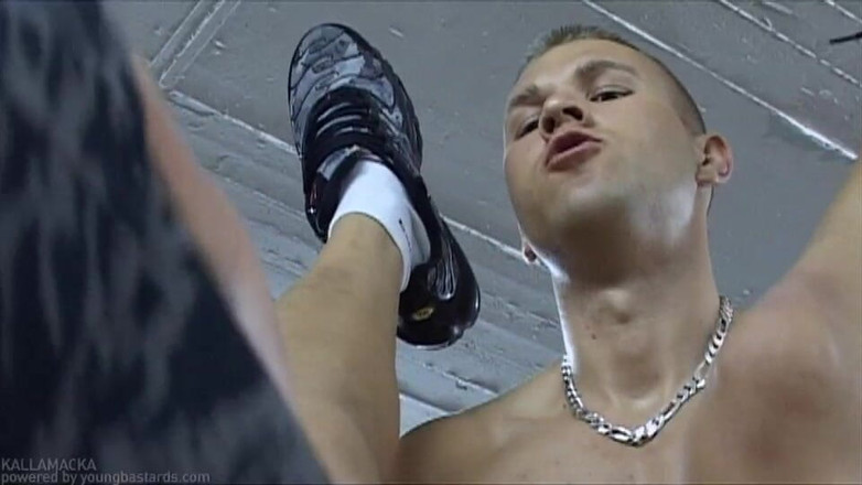 Young Bastards: 粗糙的车库操逼