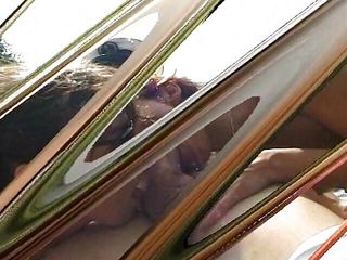 Planete Francaise: 川のボートで男を搾乳するムラムラしたフランス人女