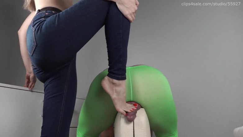 Homemade ballbusting: Kogut miażdżyć grać