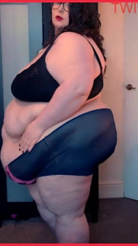SSBBW Ladybrads full body strip show