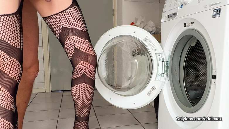 eddiexcxc: Стирка для возбужденного пожилого мужчины