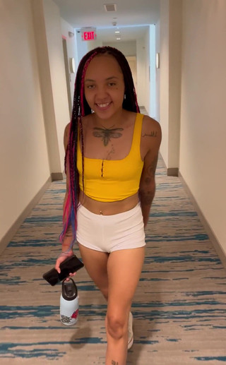 Slut me out: 她不知道自己要进入什么