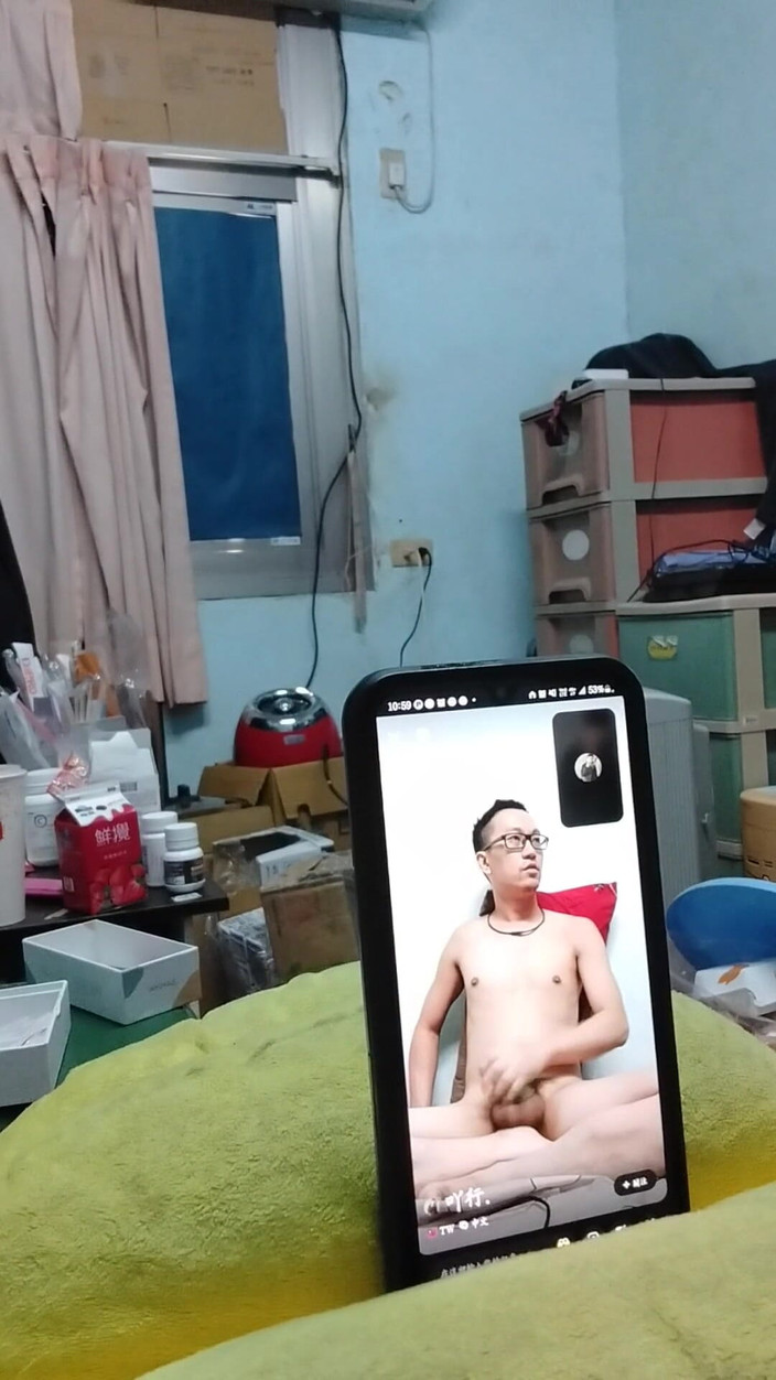 Gaysian fun: Des appels vidéo aléatoires montrés à des inconnus