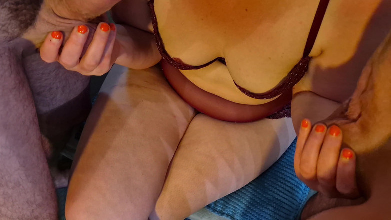 Mr D and Miss C: Blowjob berganda dua zakar adalah lebih baik daripada satu