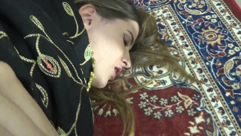 Amateur Homemade Porn: Futând-o pe drăguța mea soră vitregă arabă sexy când părinții...