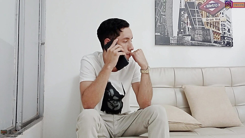 Vayolet: Paroháč mého bývalého přítele mi volá, abych mě ošukal v...