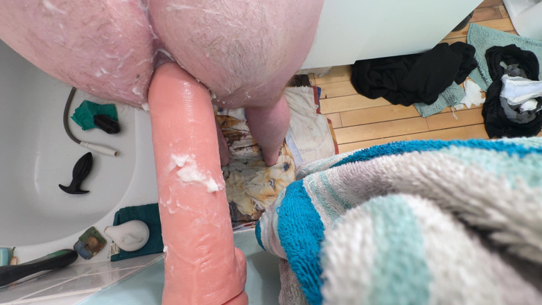 Charlieboy69: Ich reite wieder riesigen 15-zoll-könig-schwanz-dildo