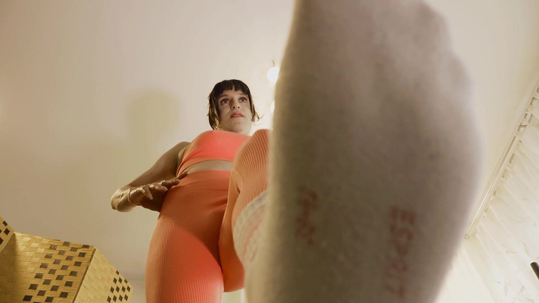 TV_Helena: Поклонение транссекс-доминам! Целуй ее носки и кончай с ее задницей в лице! Инструкция по в видео от первого лица, немецкая Deutsch