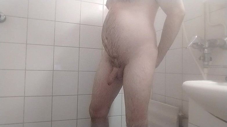 Uhri: ぽっちゃりゲイのシェービングペニスと睾丸