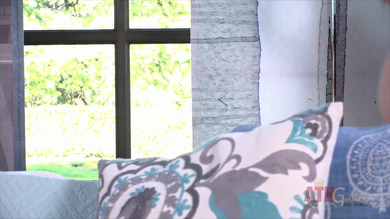 ATKIngdom Fans: Scarlett Minx leker med sin fitta i soffan