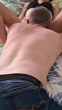 Compilatie 18 jaar oude likt magere tiener tot een orgasme