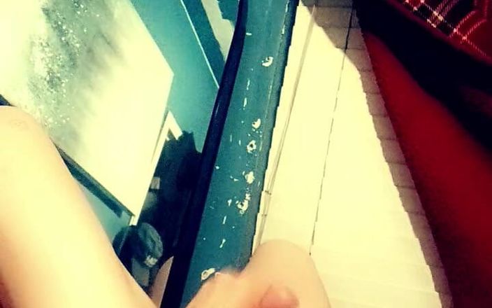 Chikgotadik: Дрочу член моей девушки