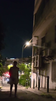 Plimbare cu spermă și umezire publică după sex cu pișare