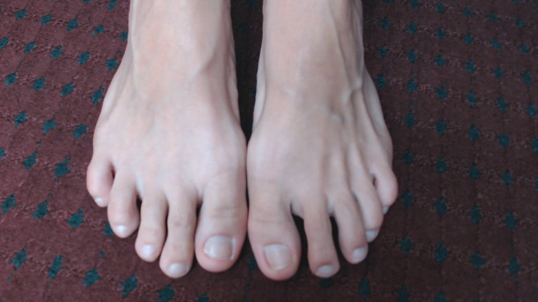 Abby Anna: Abby's toes no Polish wiggling