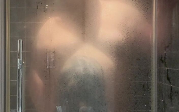 BigBearFrankfurt: Masturbação no chuveiro