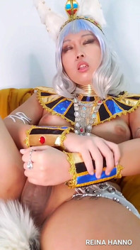 Preoteasă exotică Reina își excită pula cu sunet profund
