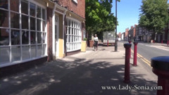 Lady Sonia: Lady Sonia - grote milf tieten in de tuin