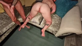 最高のノーカット未編集の実生活の素人バイセクシャル3Pホットな妻が夫と彼女の恋人に犯され、夫が射精を舐めています