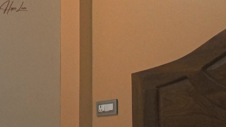 Hope Love: 남편이 집에 없을 때 가드너와 섹스하는 바람둥이 마누라