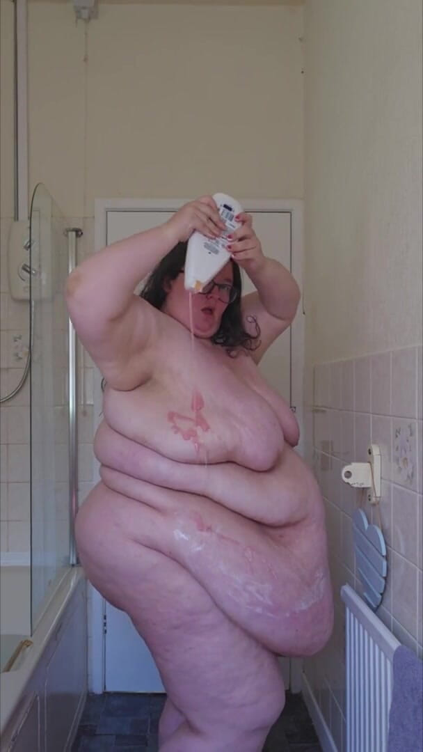 SSBBWLadyBrads: SSBBW Bathroom Cream Belly Body