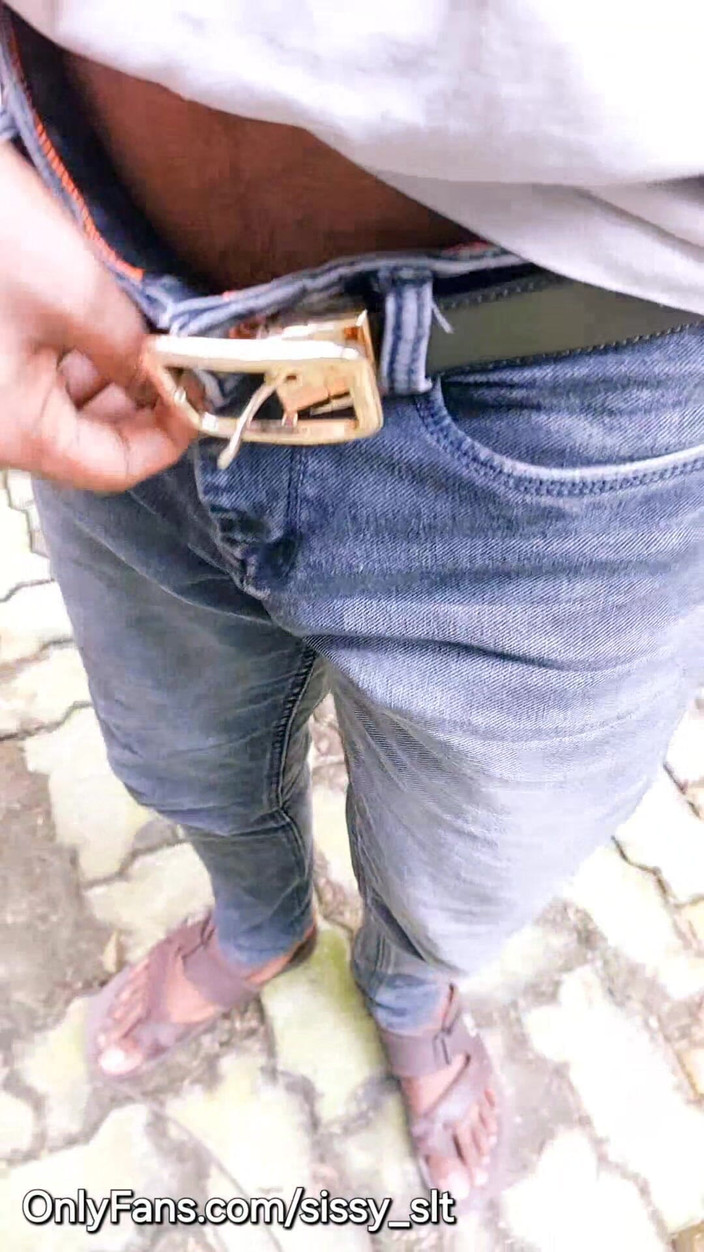 Sissy Bisexual: 小鸡巴在户外撒尿汇编