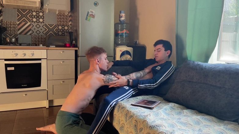 Ethan Lestray: Um cara com um pau grande desenvolveu um cu de...