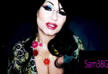 Samantha 38G: Serena lip seduction