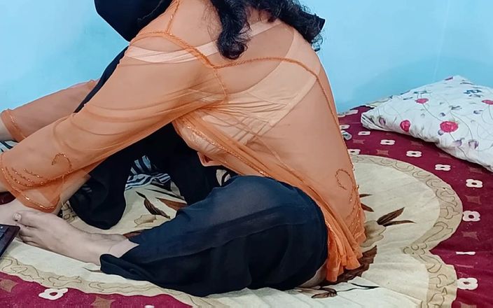 Netu: Pertunjukan webcam model seksi india lagi asik muasin memeknya pakai...