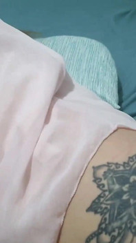 Beautiful BBW Masturbates with Her Fingers, Zoom in on Pussy - Full Video