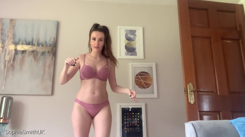 SophiaSmithUK: Tendangan tinggi yang lucu