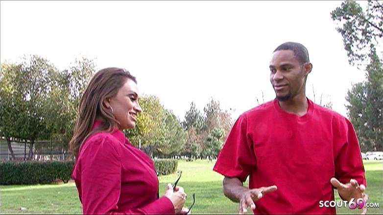 Full porn collection: Černý obr Lance šuká nadrženou nevlastní matku Claudii do zadku