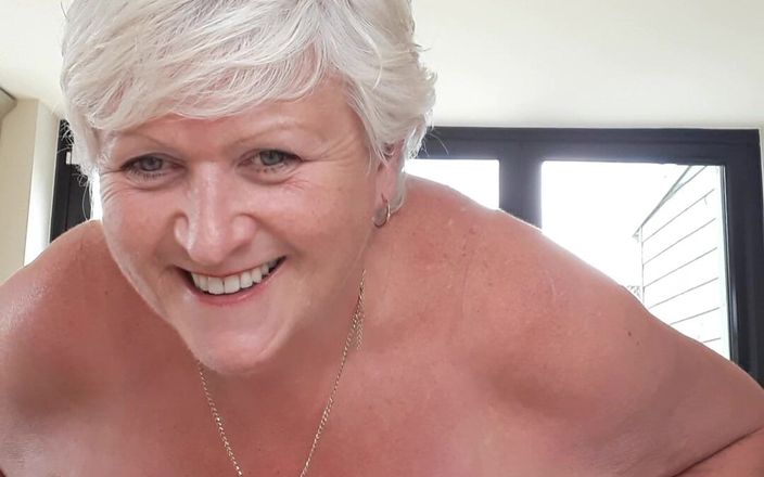 Uk Joolz: Casi atrapado en el acto ... Tetas colgando