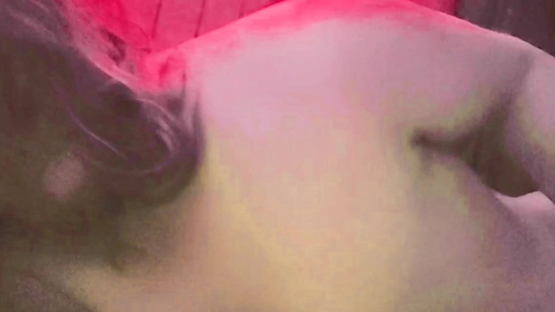 Kitty_Cross: Éjaculation, une jumelle se masturbe sans les mains avec une...