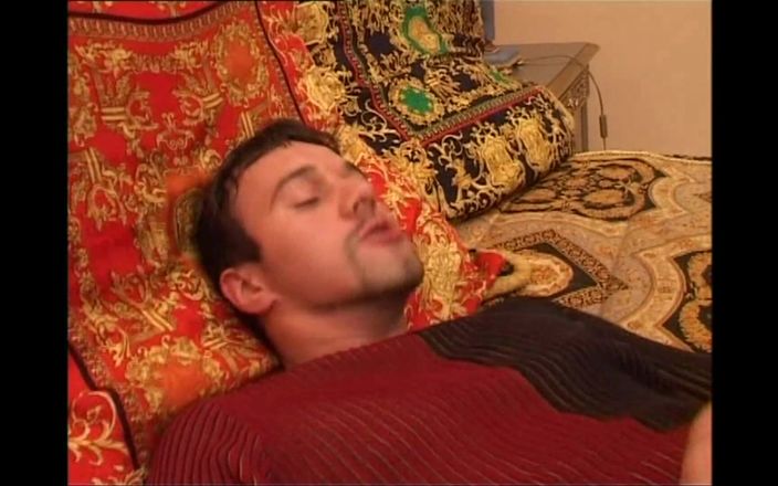 Wonderful Hot World X: Красиву матусю з ідеальними цицьками відтрахали в дупу і камшот на дупу вінтажним великим членом