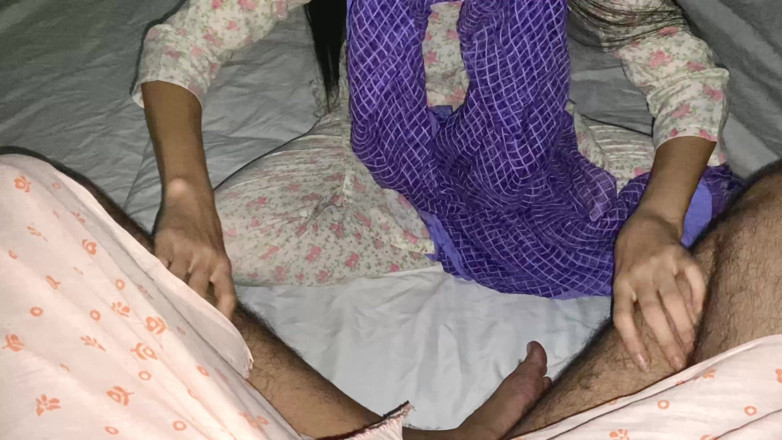 Desifilmy45: पंजाबी सौतेली मम्मी अपने सौतेले सौतेले बेटे के लिए धोंगी बाबा के सामने नग्न हो गई हिंदी अश्लील ऑडियो के साथ पूरी हॉट कहानी