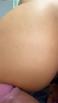 Ho convinto la mia figliastra a fare sesso mentre eravamo soli e lei si è rivelata una troia