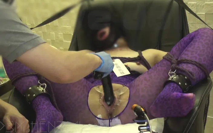 BDSM_HENTAI-ch: Slave Training, Stirring Inside the Vagina with a Long Dildo. (06-)