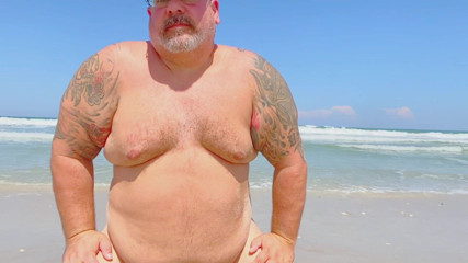 Hand-Free-Daddy-Chub: Treinador de futebol aposentado fica nu em Key West, Flórida