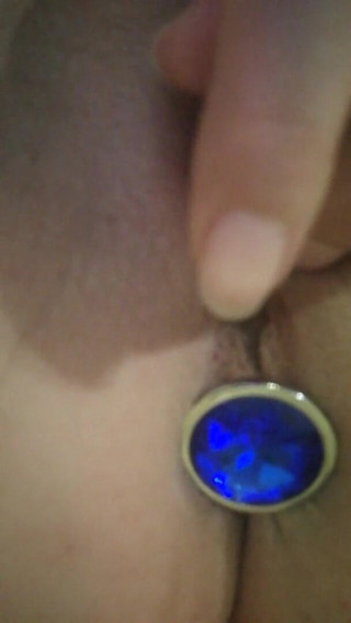 Mia99: Je m'amuse avec un plug anal et mon amie rose