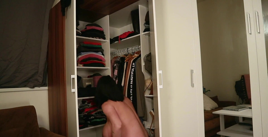 Shione Cooper: Memilih banyak pakaian dan pakaian dalam untuk penggambaran