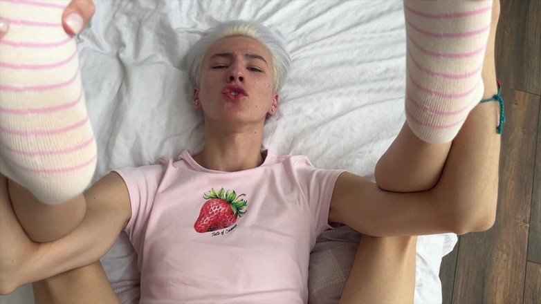Sandro Jenner: Ein süßer twink wird von einem typen hart in den...
