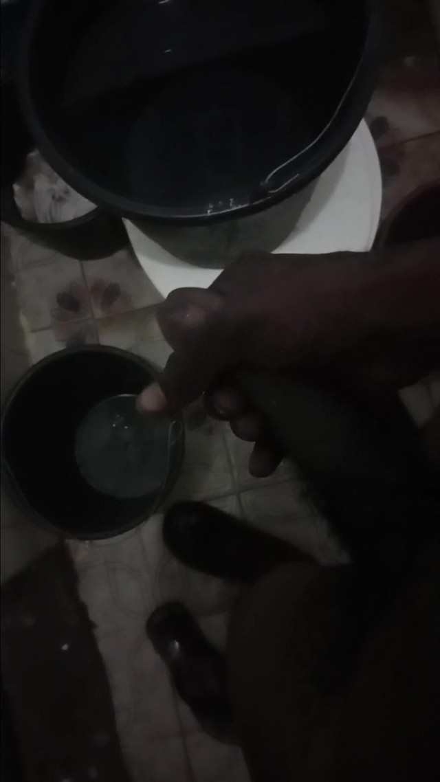 Rubbing My BBC in the Bathroom (Cracklee) Rubbing My BBC in the Bathroom (Cracklee)