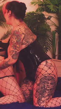 เลสเบี้ยน MILF เงี่ยนร้อน น้ำลายไหลดูดหี กินหีจนแตกเสียว!