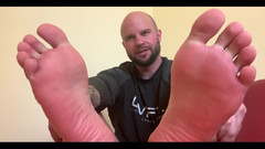 Jasons feet: Wzywasz mnie w swoim biurze, aby mnie skarcić