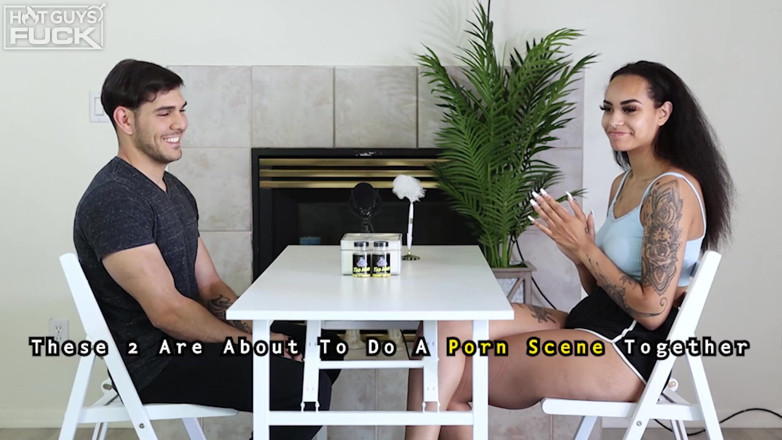 Hot Guys Fuck: Ivy Steele dans l’expérience HGF