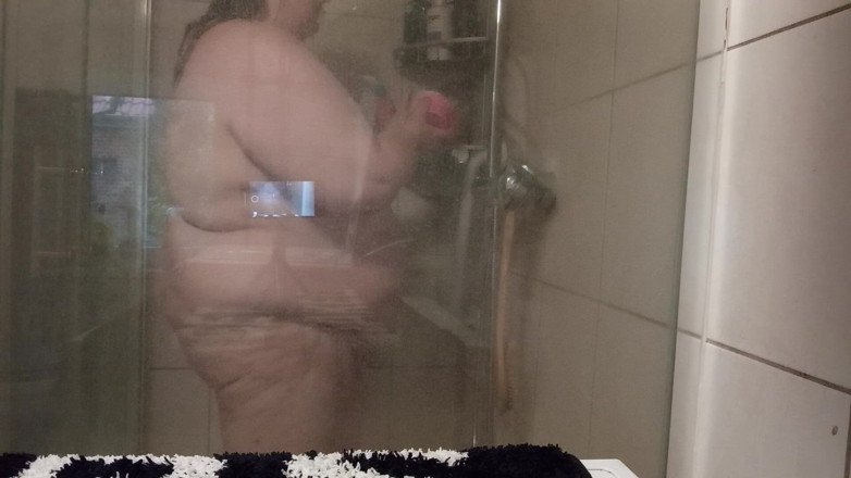 tammara big: I'm Taking a Nude Shower