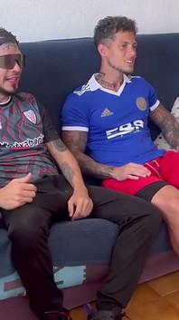 Il est venu regarder un match de football et j’ai marqué un but avec ma bite