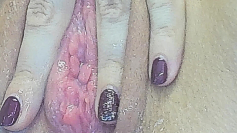 Nicolette69w: Różowy wibrator w cipki orgazm tryska